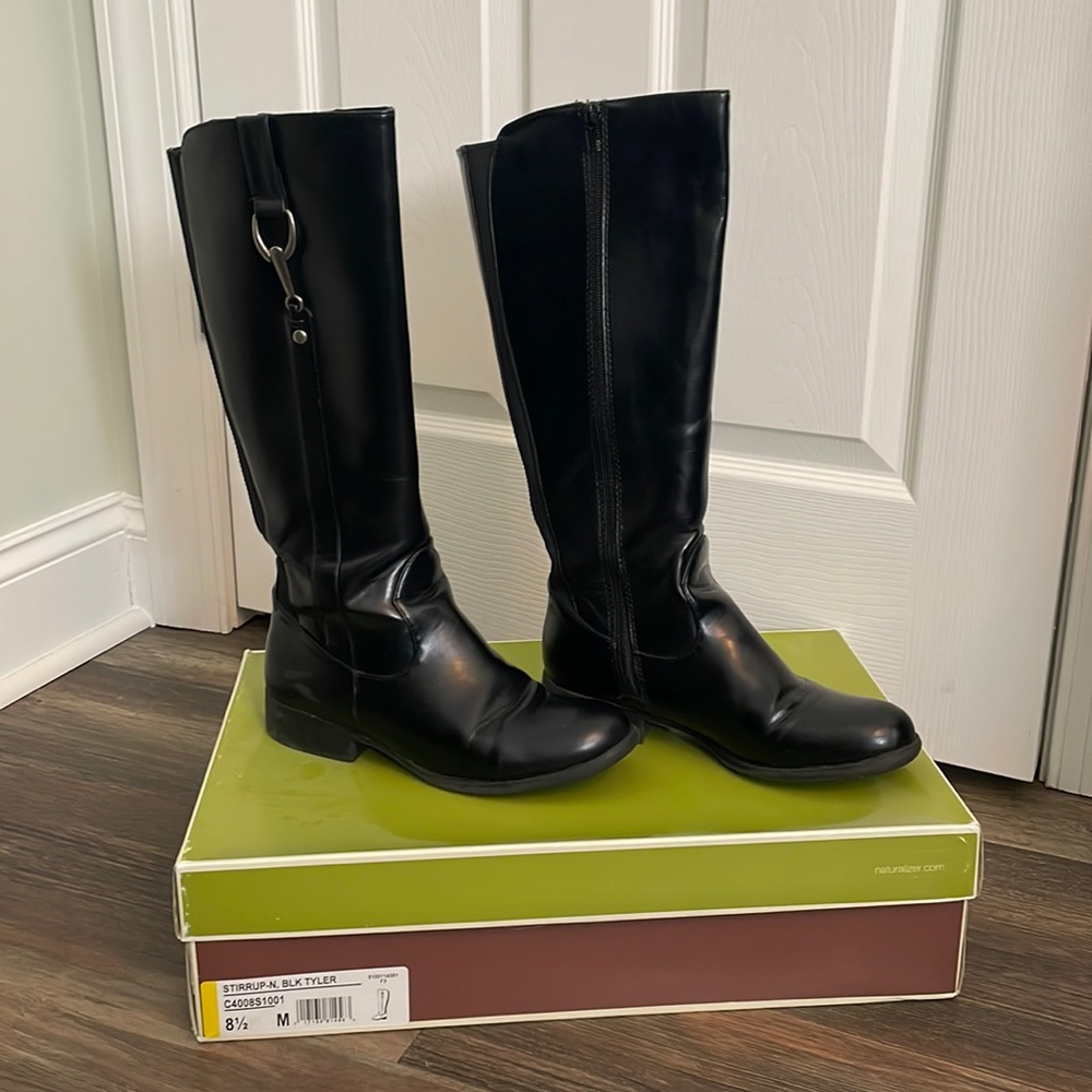 Black women’s Naturalizer boots. Size 8.5